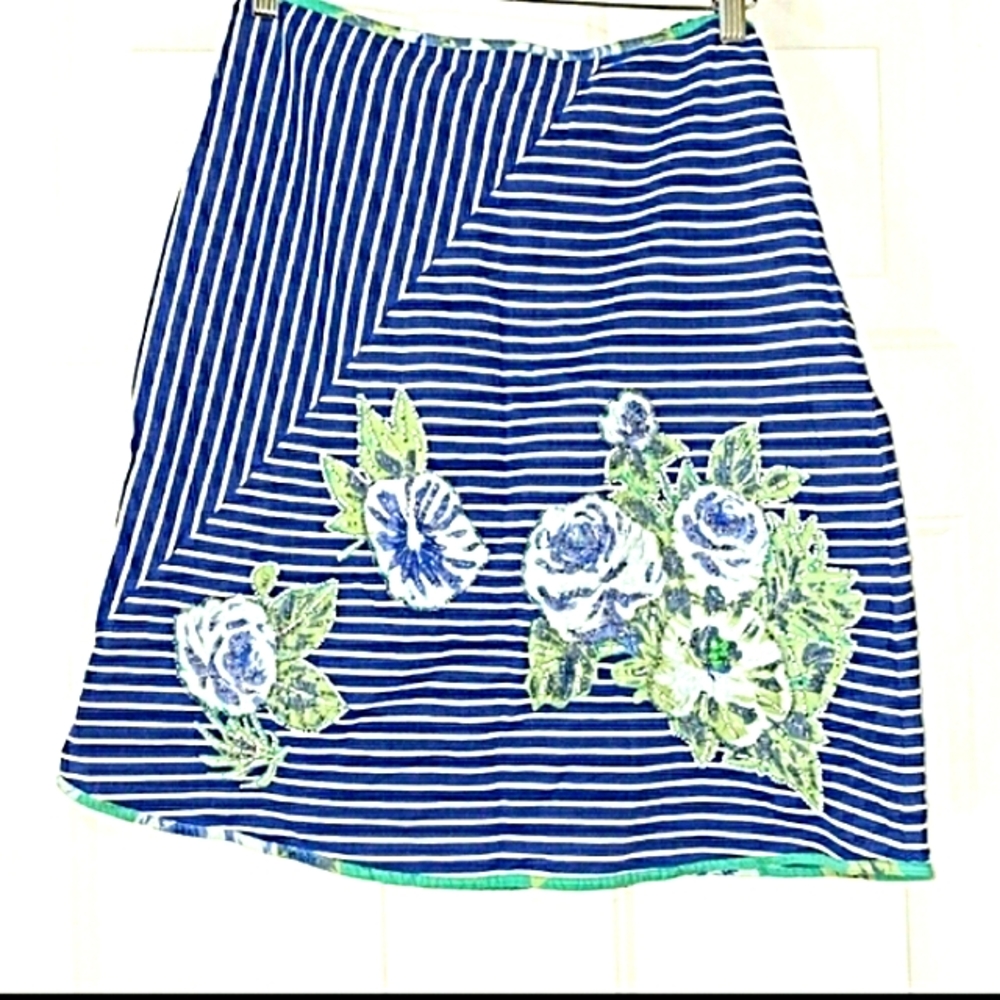 - DOLCE APPAREL EMBELLISHED  OPAQUE SKIRT